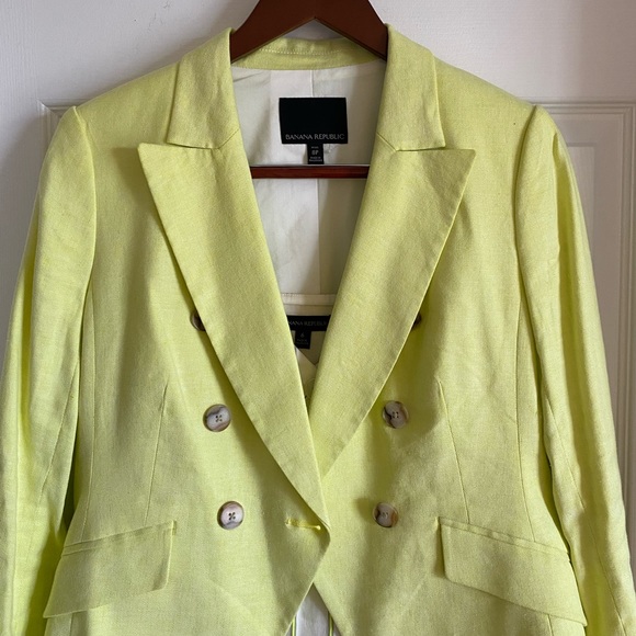 Banana Republic Jackets & Blazers - Bright yellow tailored blazer